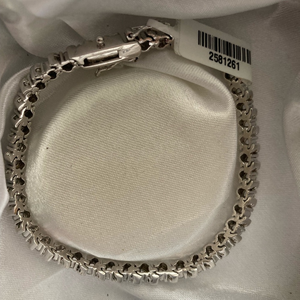 NWT Cubic Zirconia Tennis Bracelet 7 inches